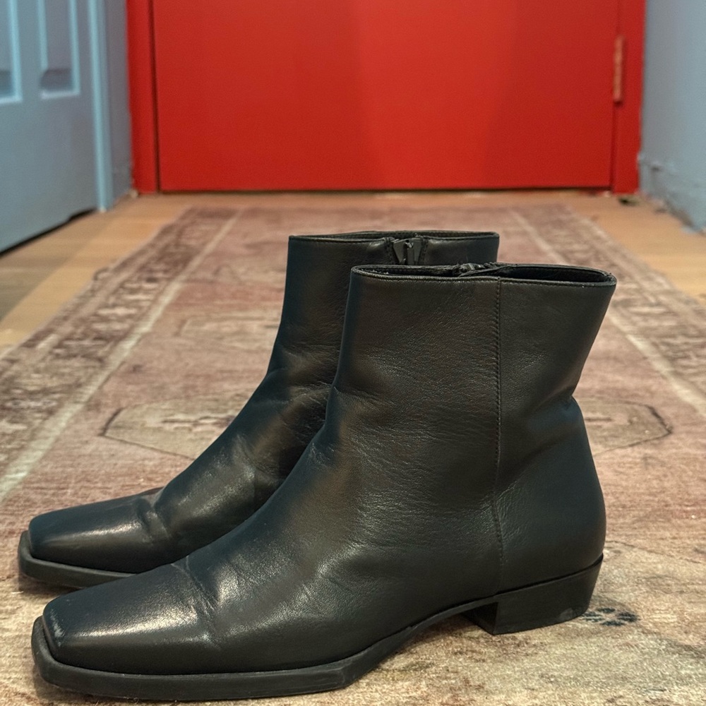 FRAME LE Maddox Black Leather Ankle Boots